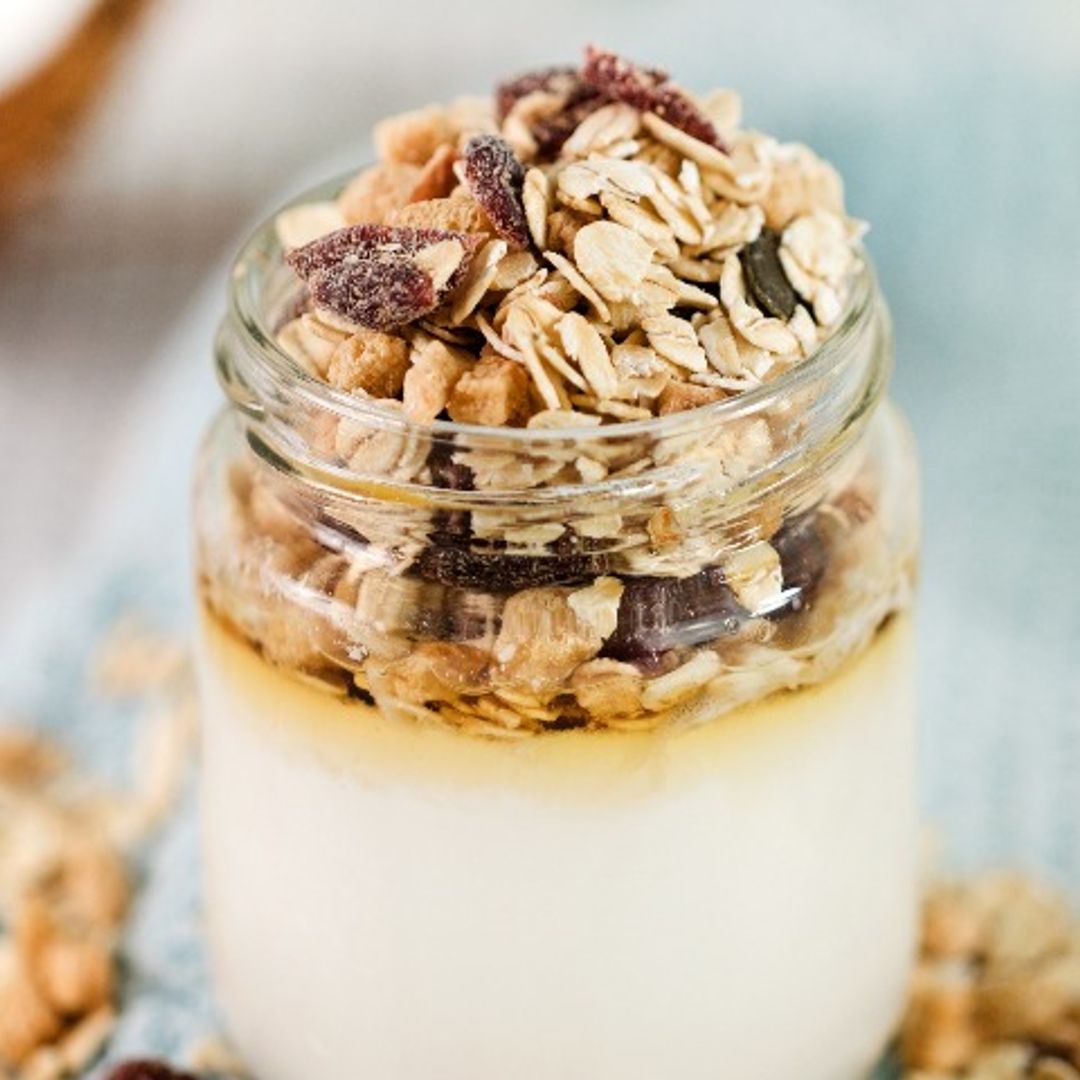 Yogur de coco con muesli