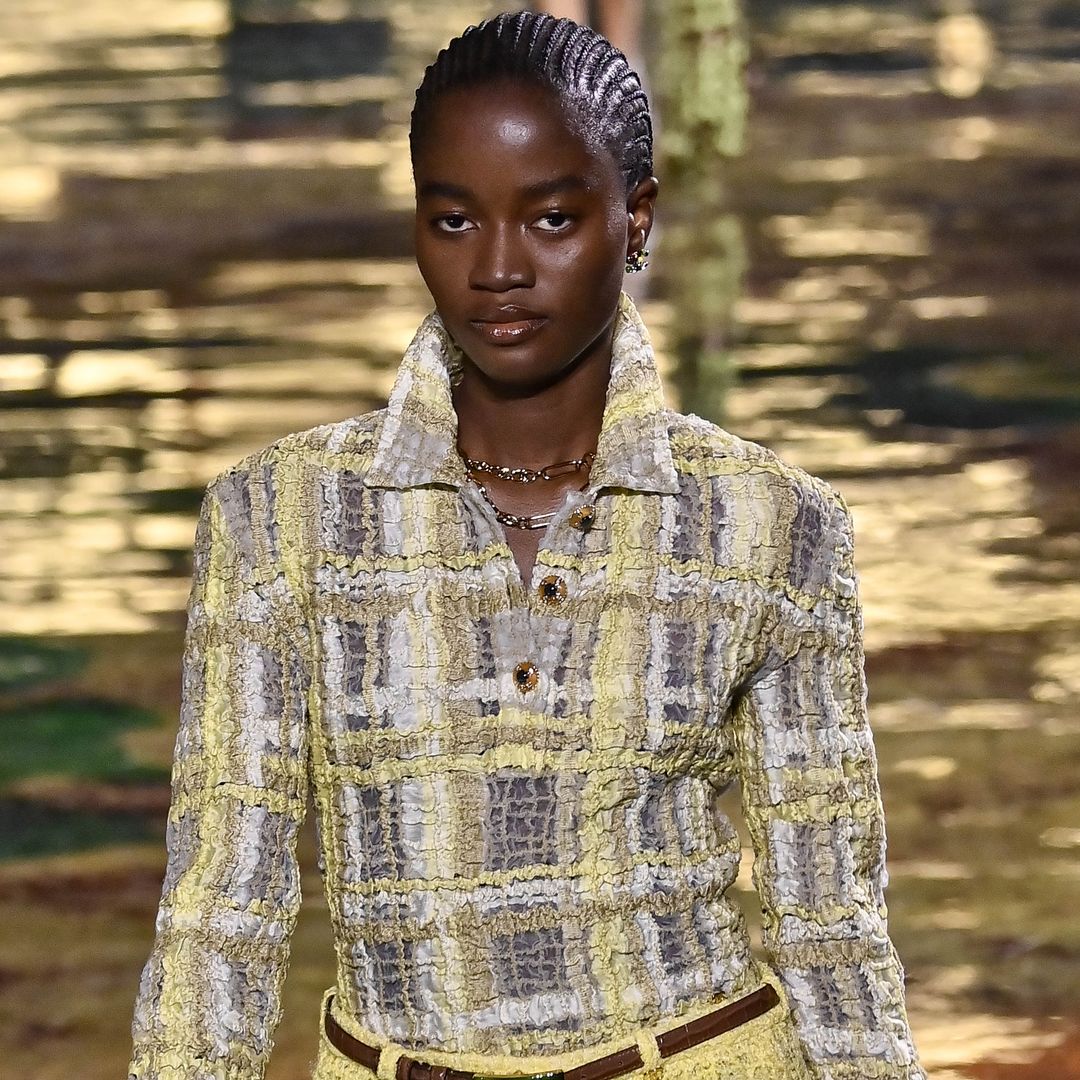 El increíble cuento de hadas de Rachel Ojuromi, la modelo que pasó de las calles de Nigeria a desfilar para Chanel