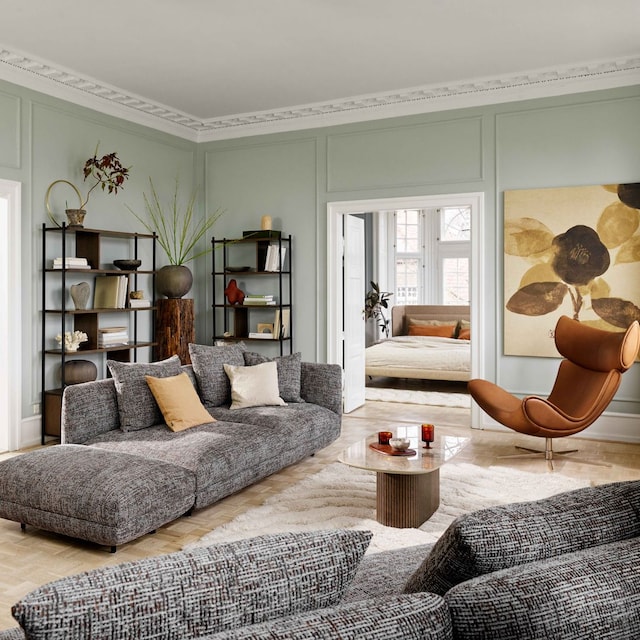 Salón con paredes grises, sofá gris, sillón de cuero, librerías, cuadro en la pared, molduras techo y puertas blancas con cristales