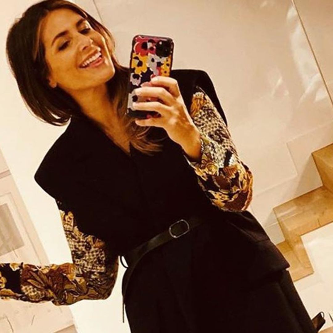 El último acierto de Nuria Roca con vestido de flores y chaleco 'wrap' de Zara