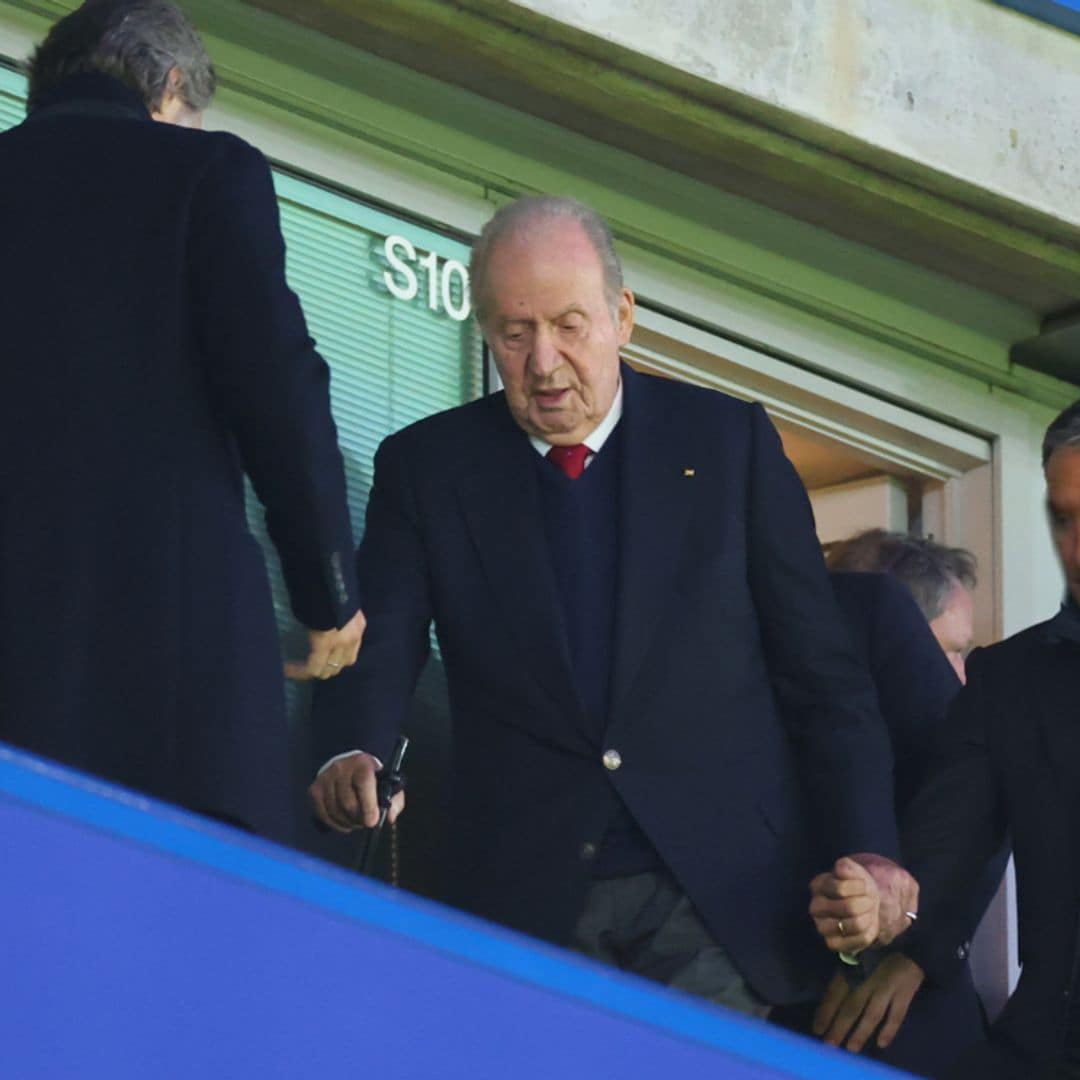 Don Juan Carlos disfruta de la victoria del Real Madrid contra el Chelsea en Londres
