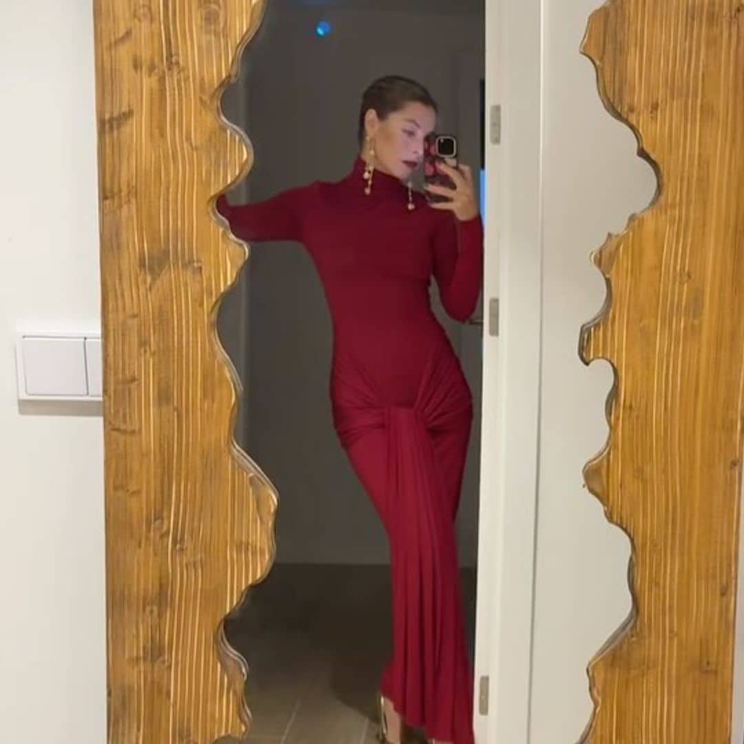 Belén Écija con vestido rojo y pendientes dorados para los premios Break on Time en Madrid