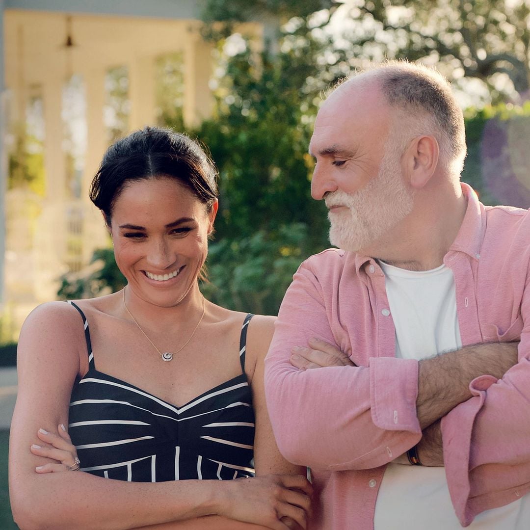 El chef José Andrés enseña a Meghan Markle a hacer la paella perfecta y le revela su mejor truco: "¡Esto es oro!"