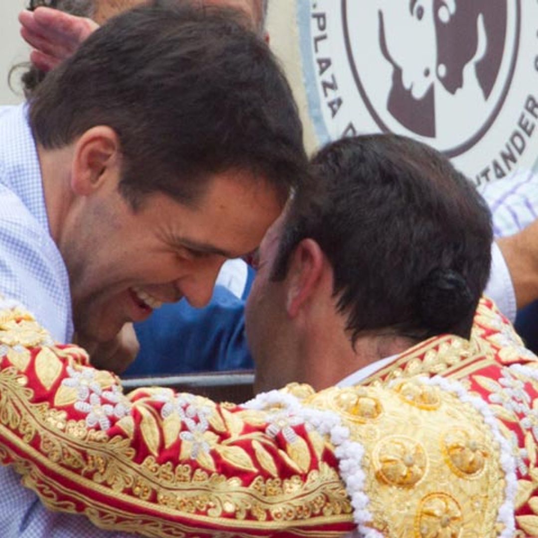 Luis Alfonso de Borbón felicita a su buen amigo Enrique Ponce tras una faena para la historia