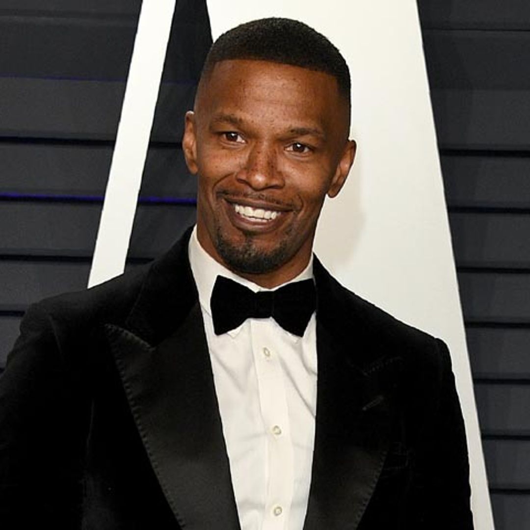 Jamie Foxx dice que está soltero y aparece con la actriz Jessica Szohr en las fiestas posteriores a los Oscar