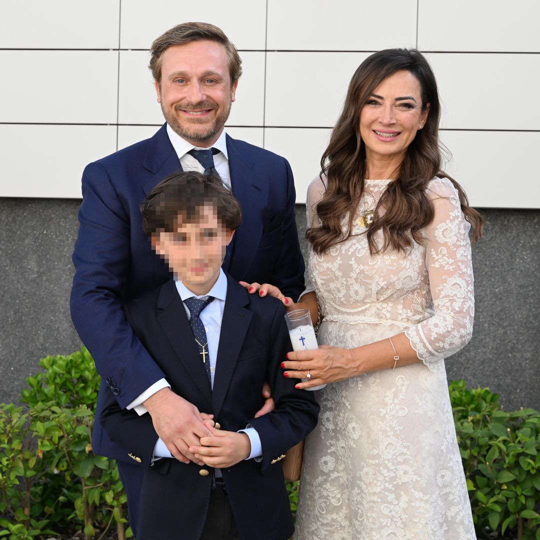 Juan Peña y Sonia González celebran la Comunión de su hijo, con Elena Tablada y Fonsi Nieto entre los invitados