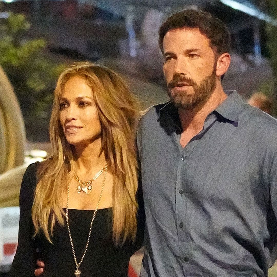 Ben Affleck, pillado con su madre y su hijo en Tiffany's... ¿buscando anillo de compromiso?