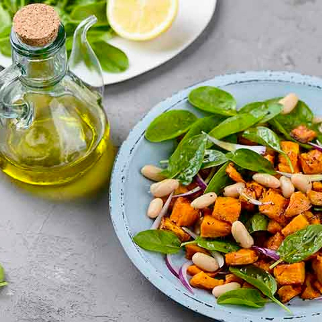 Ensalada de brotes de espinacas y boniato asado