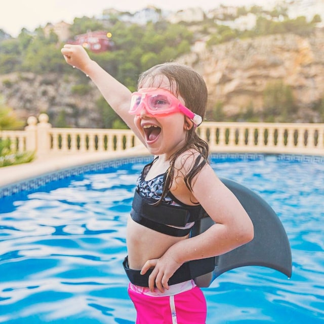 ni a en la piscina