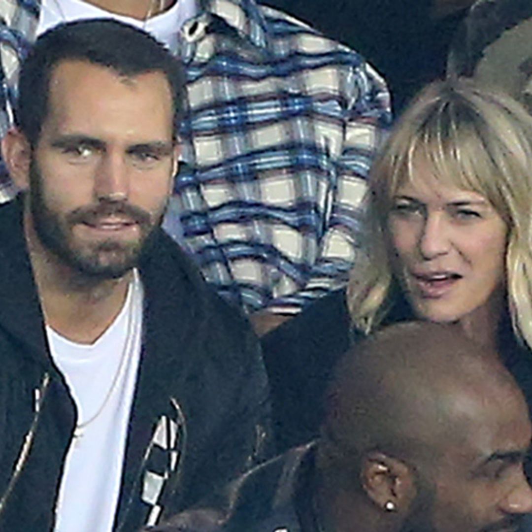 ¿Quién es el atractivo y joven novio de Robin Wright?
