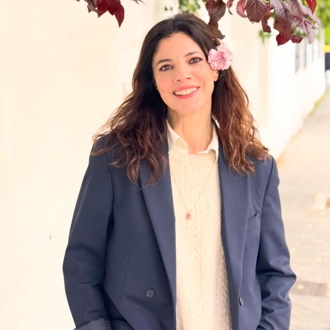 El rincón más especial de la casa de Maribel Verdú en pleno centro de Madrid: un salón con alma que demuestra que la elegancia también puede ser acogedora