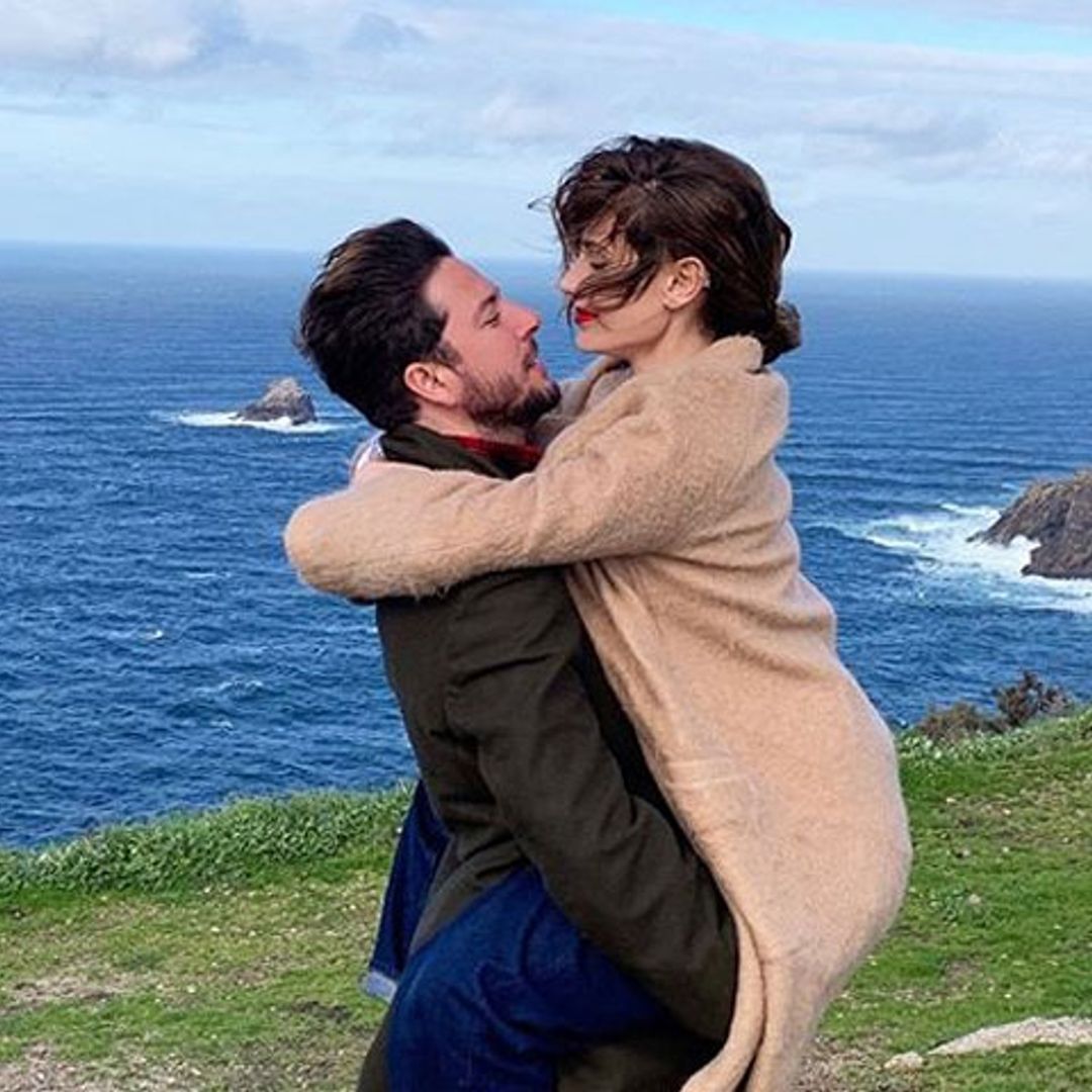 Manuel Carrasco muestra su lado más romántico durante sus vacaciones con Almudena Navalón