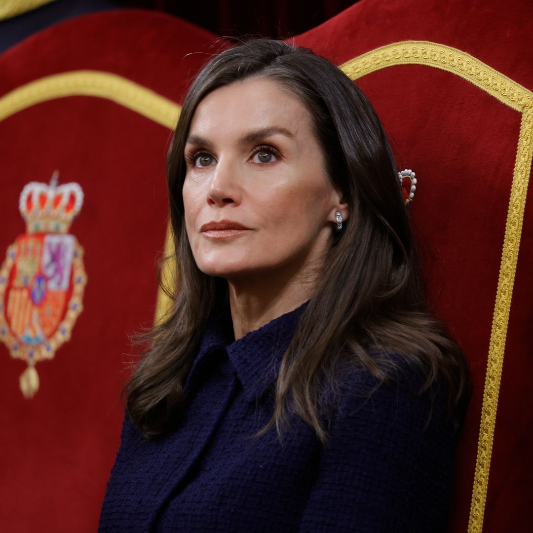 Por qué la reina Letizia viste tanto de azul: "Tiene una gran carga de autoridad y saber estar"