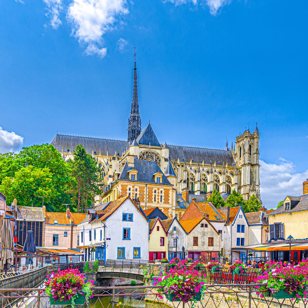 Catedral y canales de Amiens, Francia