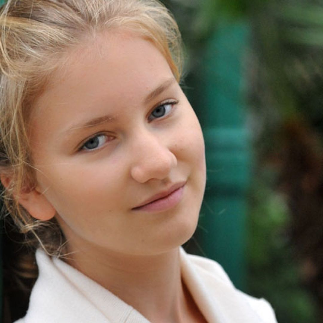 Nuevos retratos oficiales de Elisabeth de los Belgas por su 16º cumpleaños