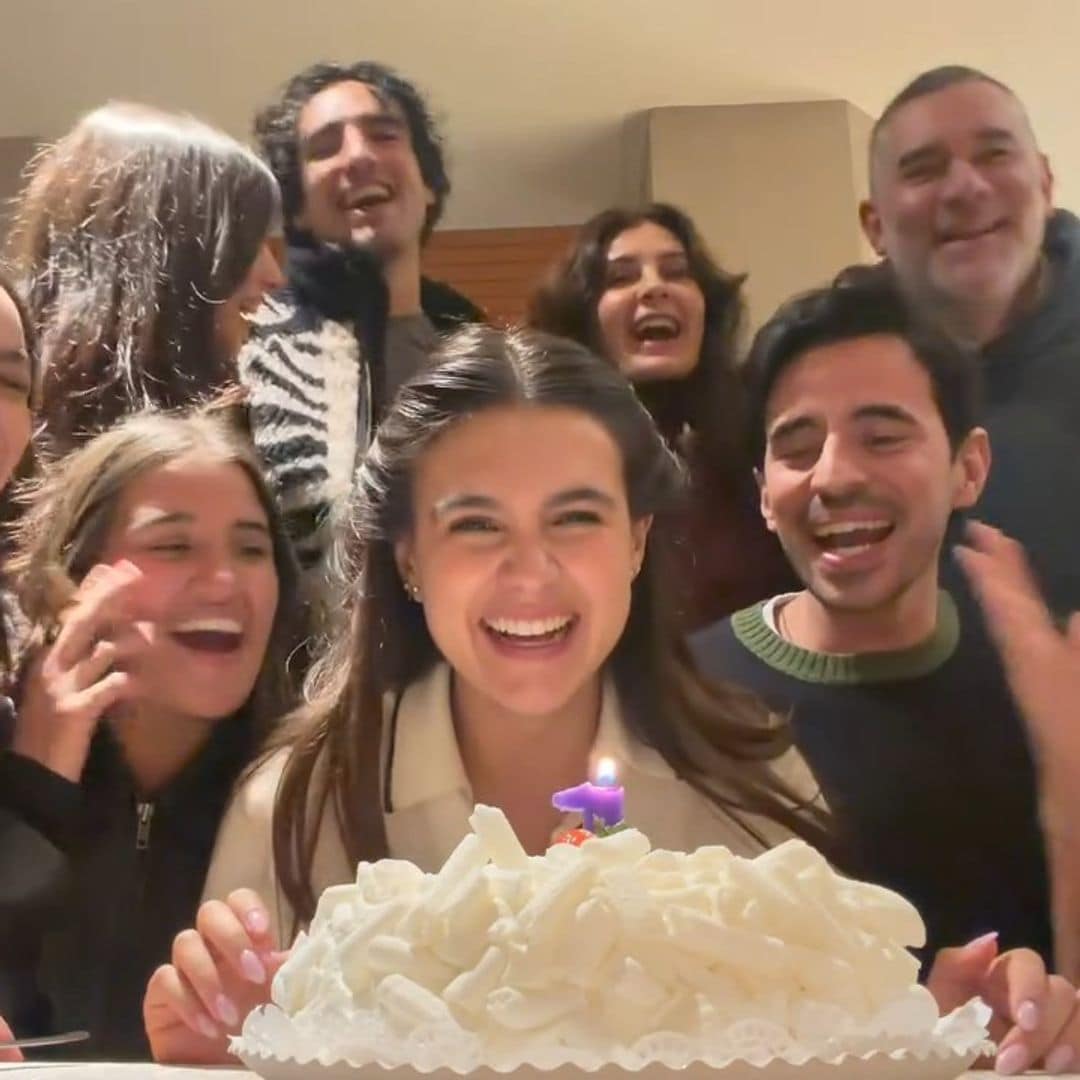Romina Poza celebra su cumpleaños 25 junto a su mamá, Mayrín Villanuena, Eduardo Santamarina y más seres queridos