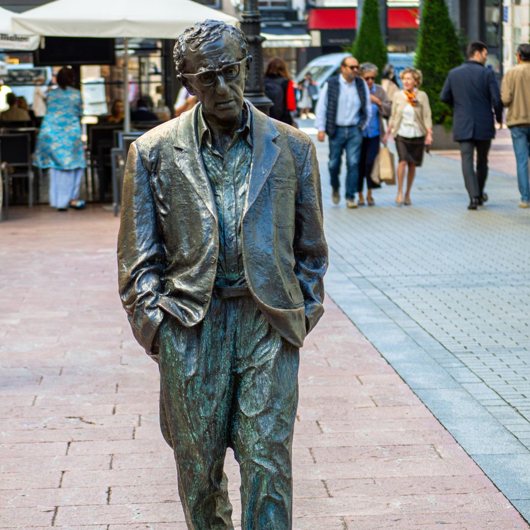 Estatua de Woody Allen en Oviedo