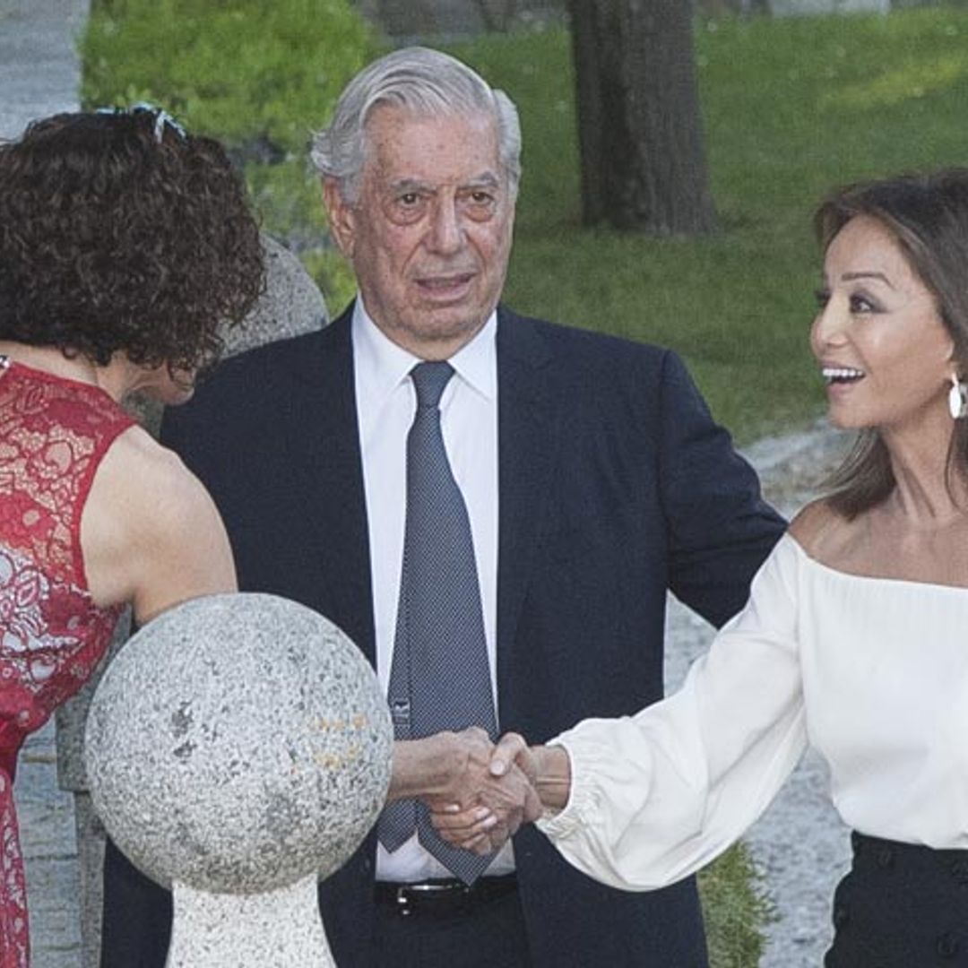 Isabel Preysler junto a Mario Vargas Llosa en la entrega del último reconocimiento al escritor
