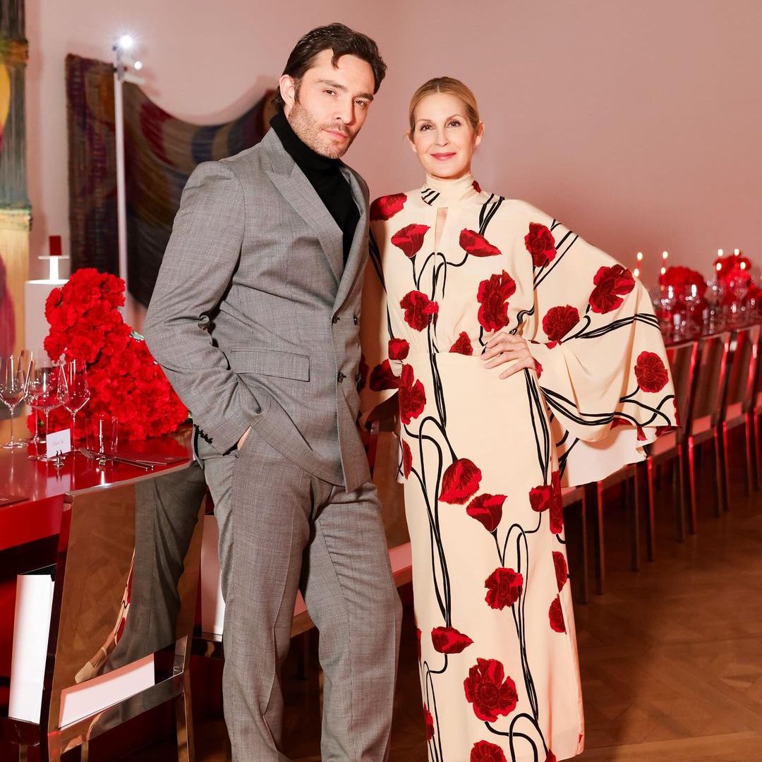 Reunión de ‘Gossip Girl’: Kelly Rutherford y Ed Westwick cautivan en una velada llena de glamur en Nueva York