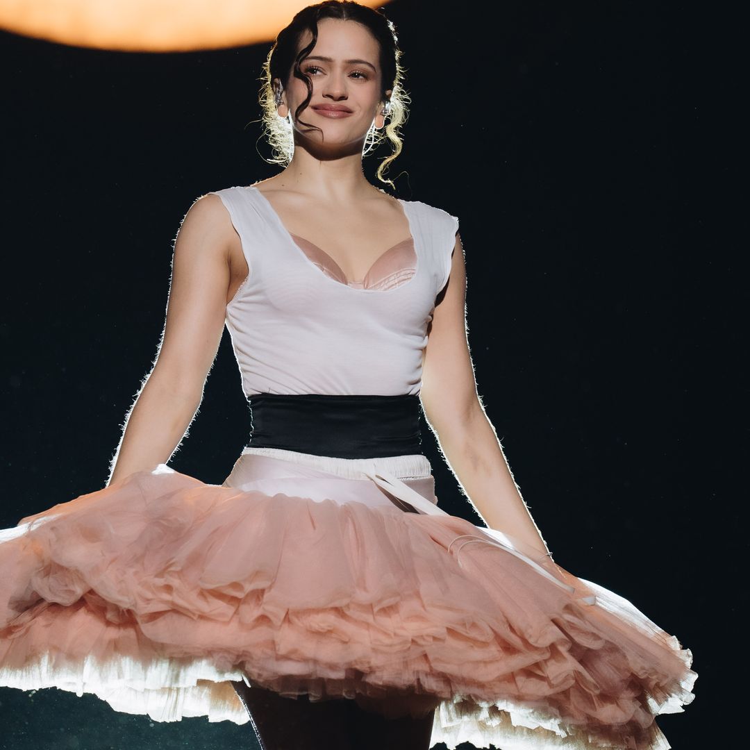 Claudia Hinojosa, bailarina, sobre el deporte de Rosalía para estar en forma: "El ballet mejora la postura, la coordinación y la conciencia corporal"