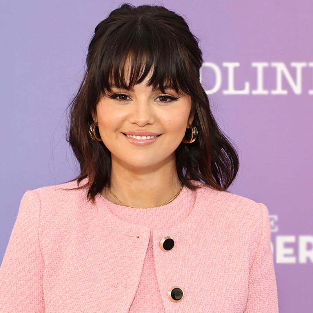 Tengas el pelo liso o rizado, el flequillo de Selena Gomez te sentaría de maravilla