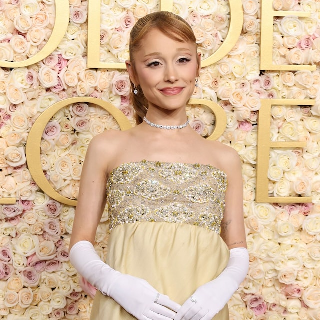 Ariana Grande en los Globos de Oro 2025 con vestido vintage de Givenchy 1966
