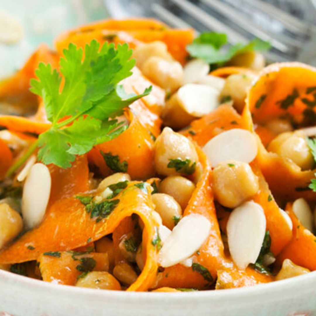 Ensalada de garbanzos y zanahoria con cilantro
