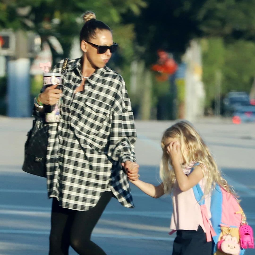 Anna Kournikova reaparece con sus hijos Mary y Nicholas tras su especial festejo de Halloween