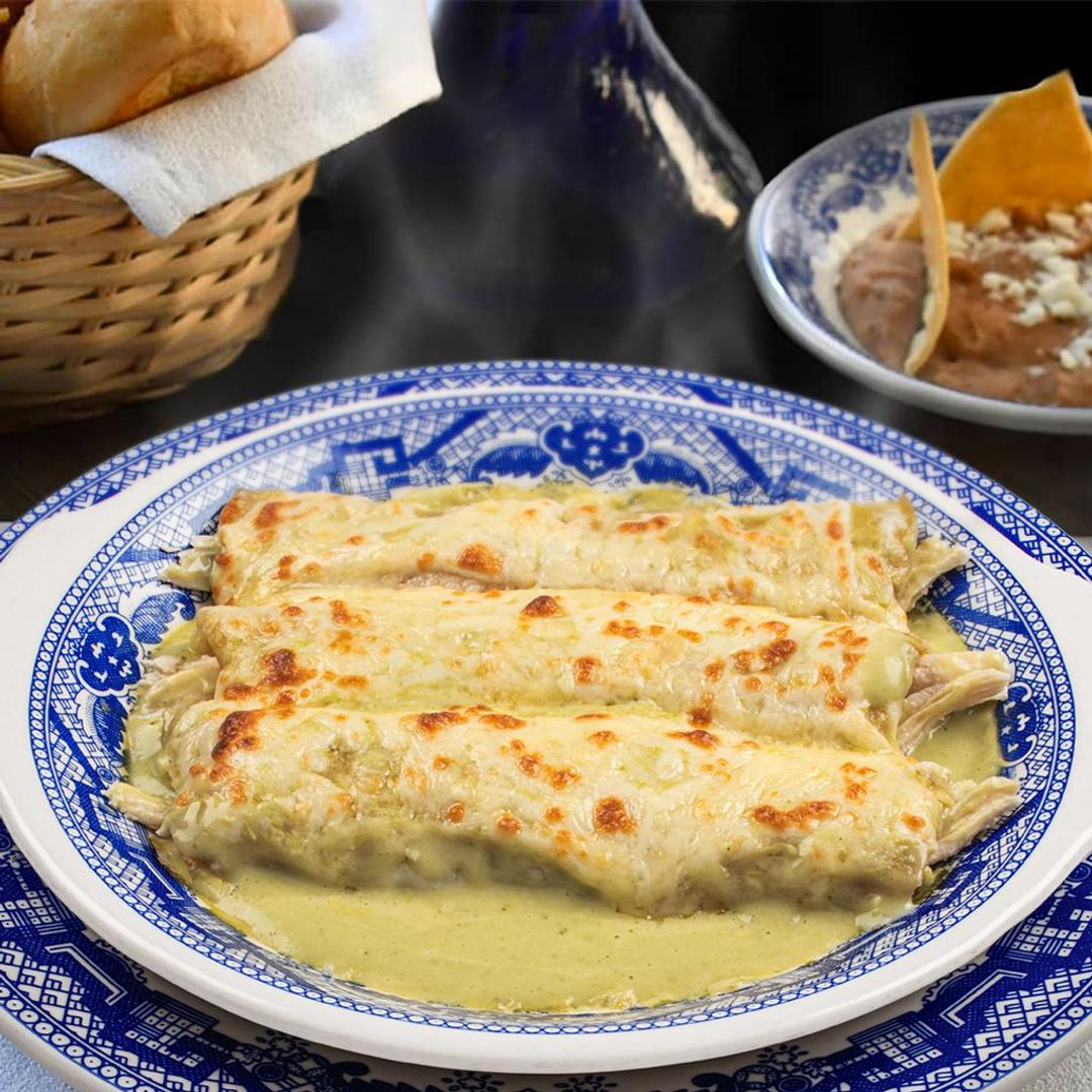  En Sanborns podrás elegir entre salsa suiza verde o roja. 