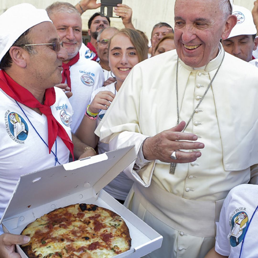 ¡Pizza napolitana para todos! El Papa Francisco invita a comer a 1.500 sintecho