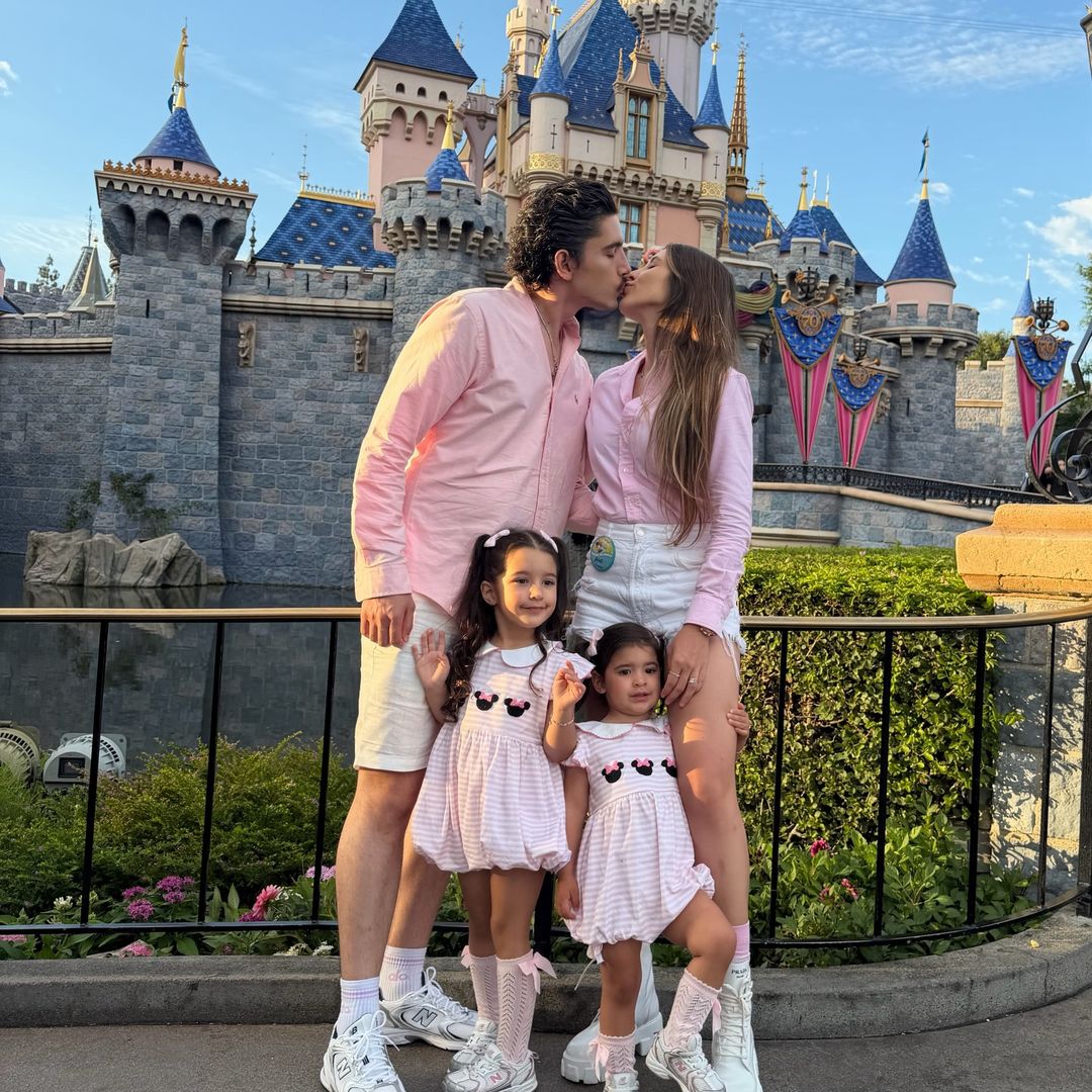 Alex Fernández y su familia disfrutan el verano desde 'el lugar más feliz de la Tierra'