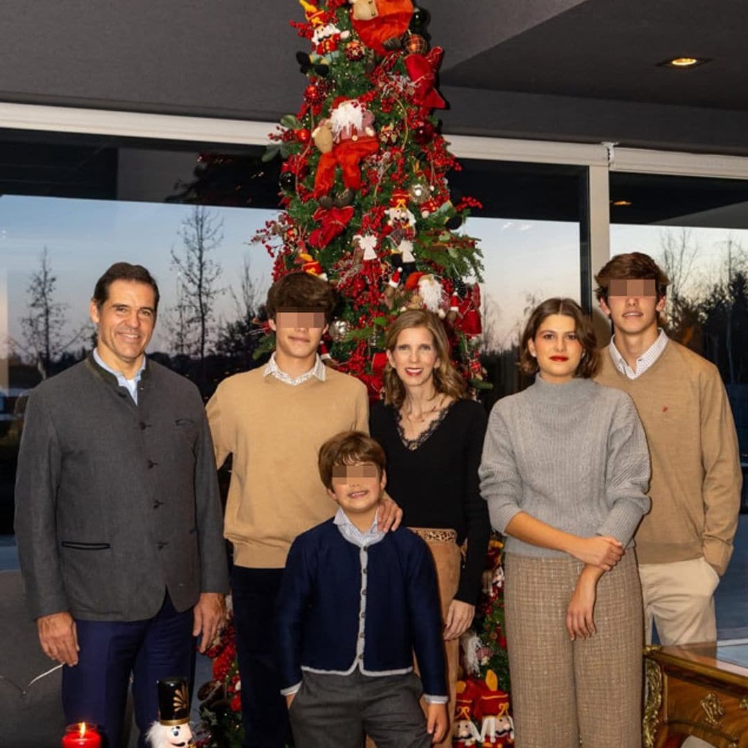 Eugenia de Borbón y Vargas y sus hermanos, protagonistas absolutos de la felicitación de Año Nuevo de sus padres