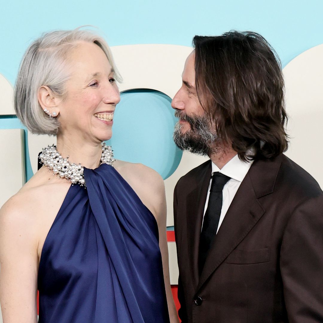 Keanu Reeves hace un comentario inusual sobre su 'boda' con su novia tras su paso por una alfombra roja