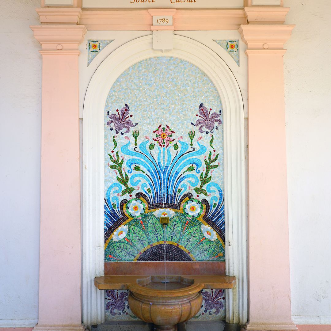 En la Fuente Cachat brota el agua que dio fama a Évian-les-Bains.