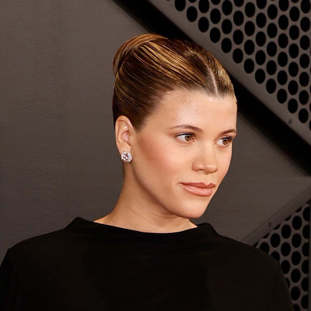 Conocemos el paso a paso para conseguir el moño pulido de Sofia Richie en los Grammy