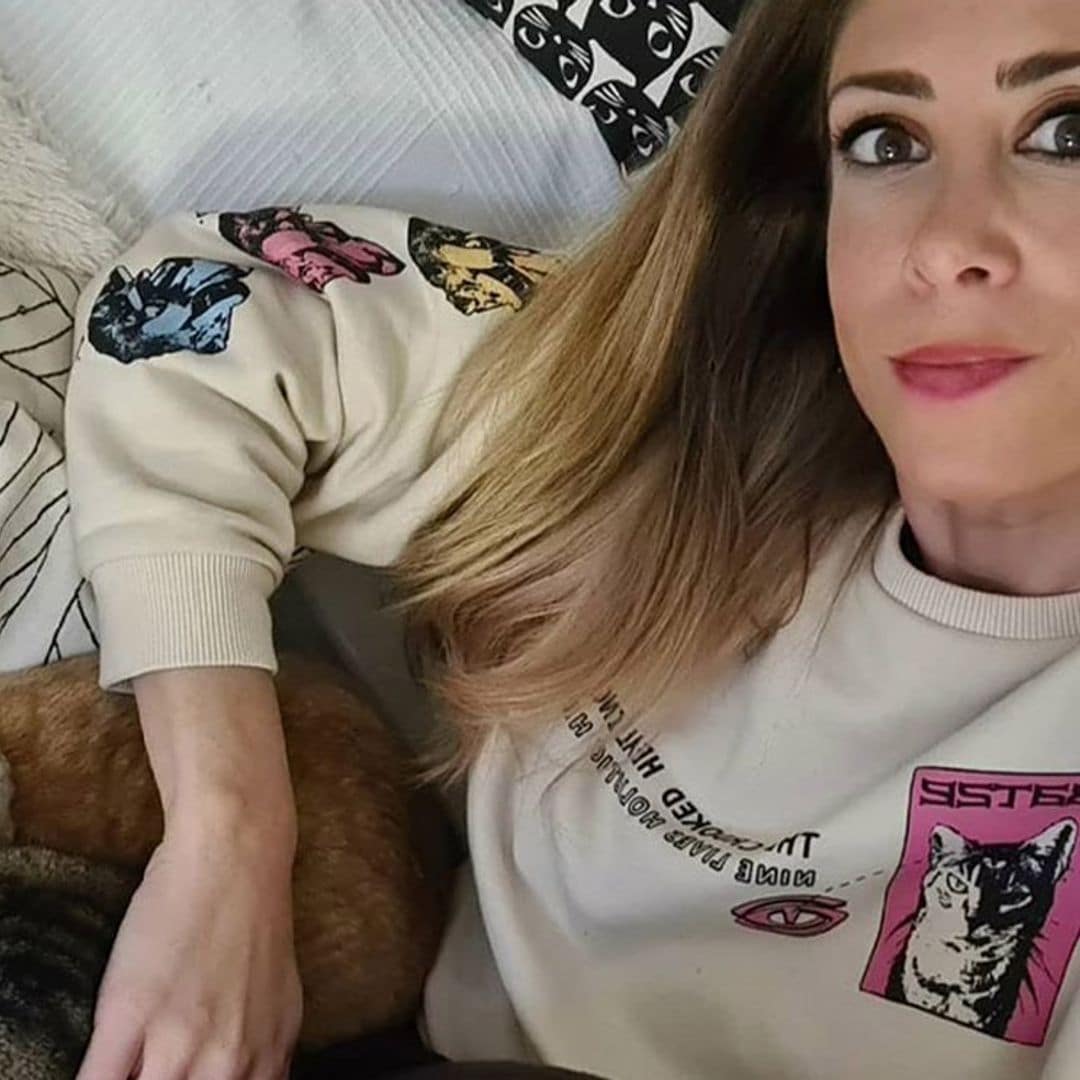 El gato de Isabel Zubiaurre, la chica del tiempo, se cuela en sus vídeos y se convierte en toda una estrella