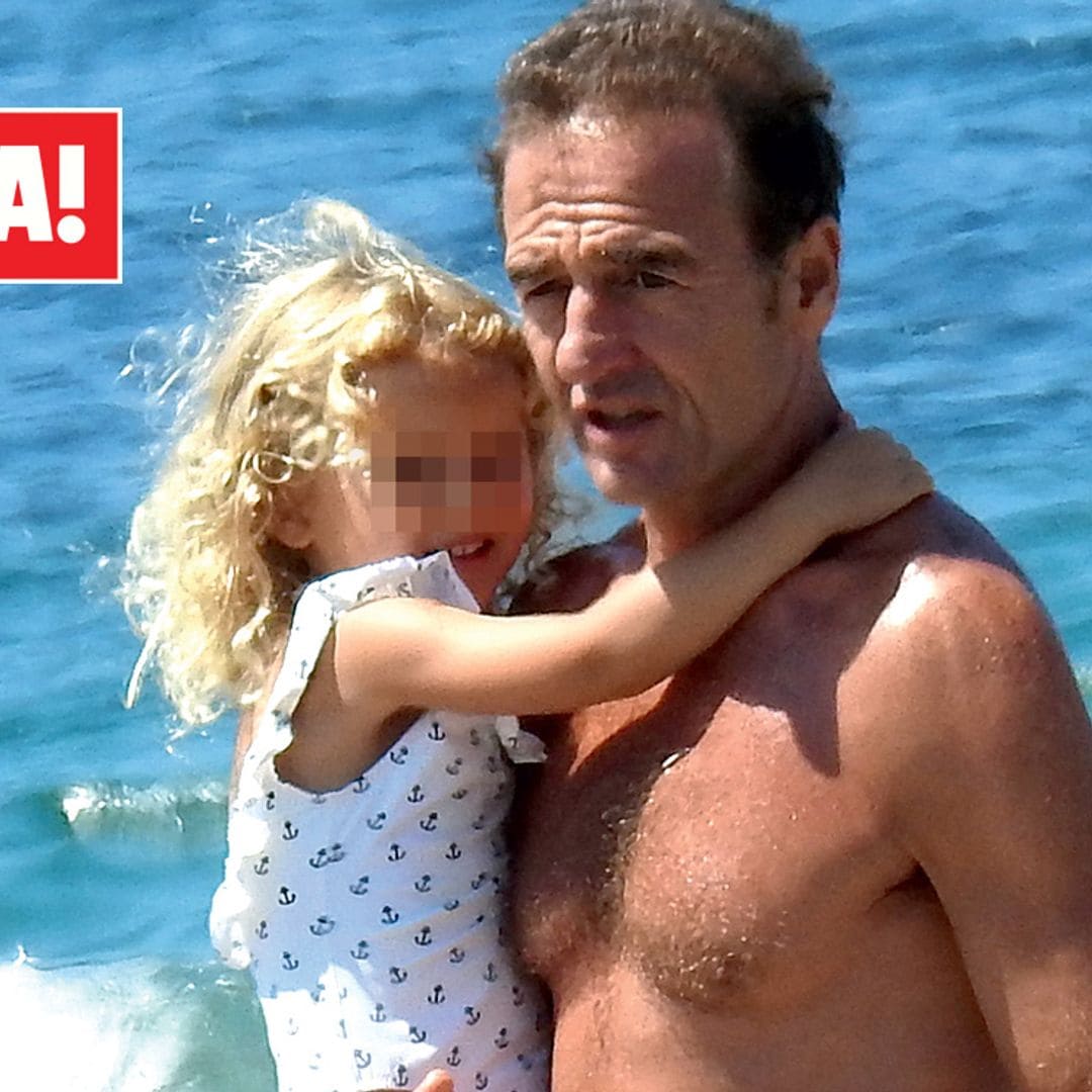 En ¡HOLA!, Alessandro Lequio se refugia en su hija, Ena, en su verano más difícil
