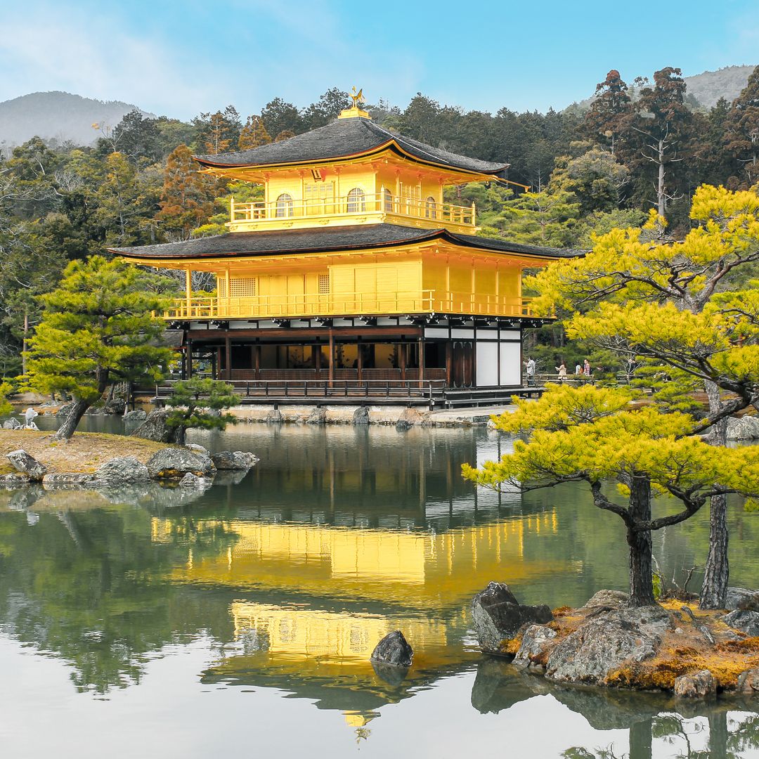 Kinkaku-ji o Pabellón Dorado en Kioto, Japón