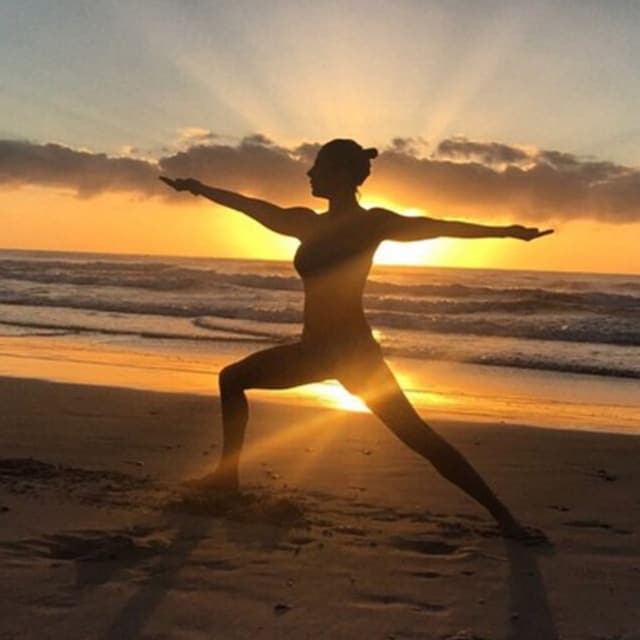 elsa pataky yoga
