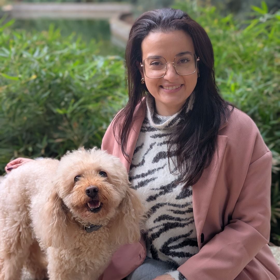 Elisenda Saperas, veterinaria, sobre viajar en Navidad con tu mascota: "En un frenazo brusco, un perro o un gato sin sujetar puede salir despedido contra los pasajeros o el parabrisas"