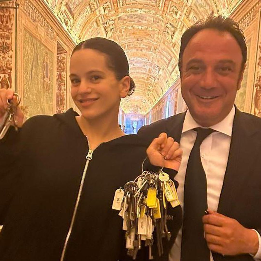 ¿Qué hace Rosalía con las llaves de El Vaticano?