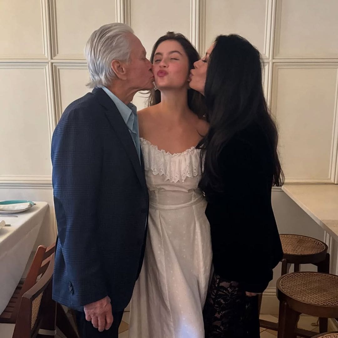 El divertido momento de Michael Douglas en la graduación de su hija: '¡Papá, basta!'