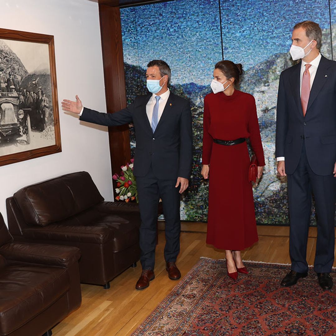 Un 'vuelo precioso', vítores y una foto que ha cautivado a doña Letizia: así han sido los primeros actos de los Reyes en Andorra