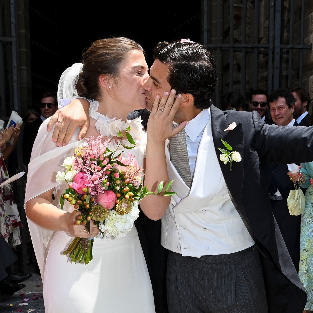 8 tejidos y 64 flores realizadas a mano: el vestido de novia de Leticia Fernández de Villavicencio para su boda con Piergiacomo Agostini