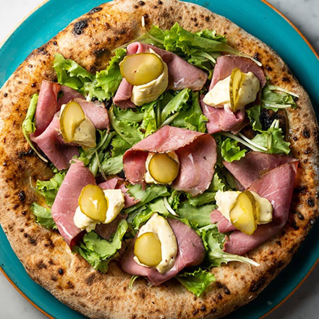 Pizza con pastrami
