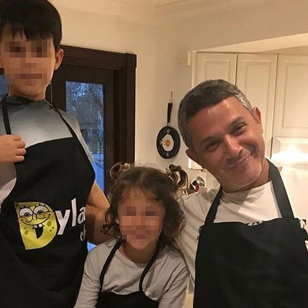 ¡Son dos clones! Alejandro Sanz envía un 'abrazo a distancia' a su hija Alma