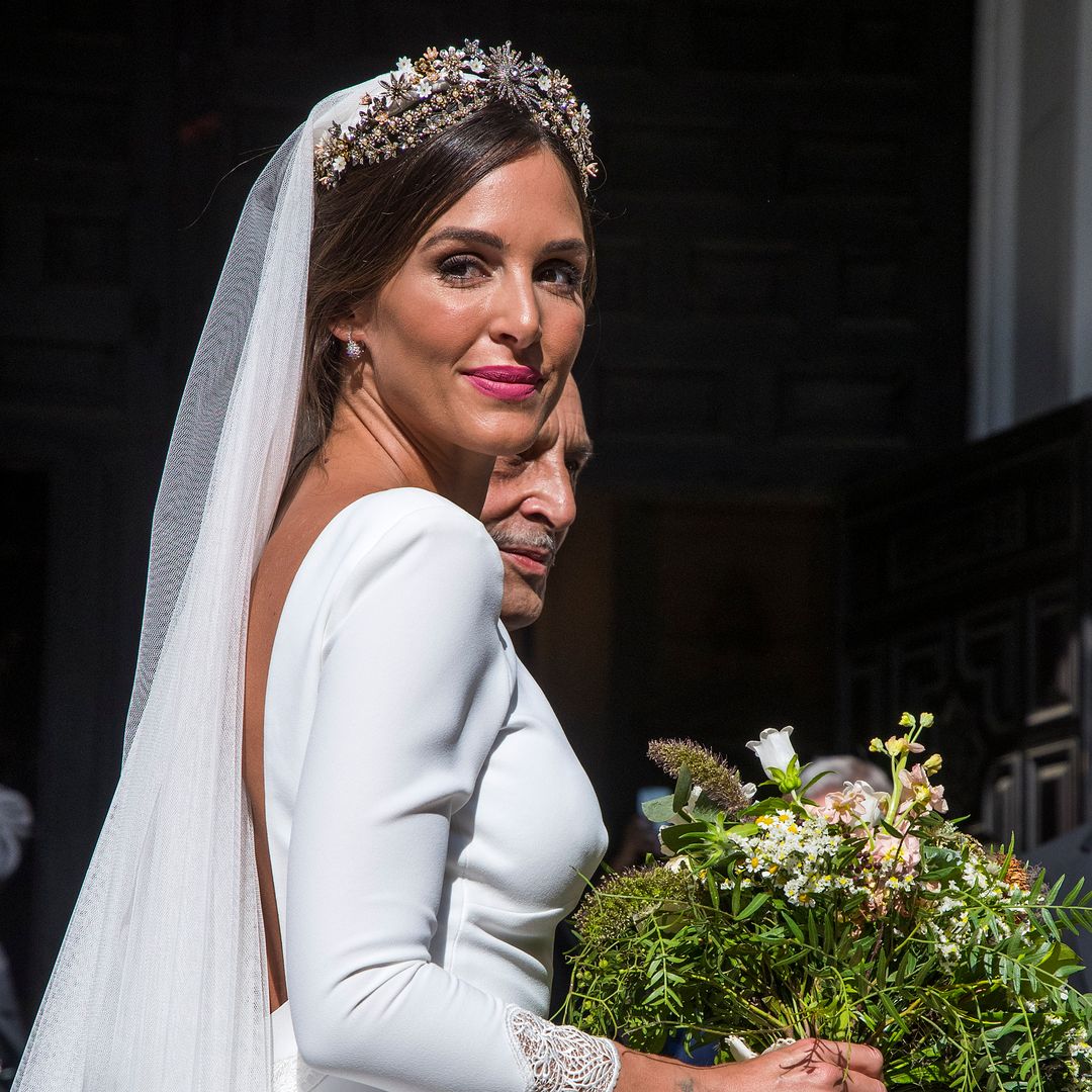 Rocío Osorno rescata la tiara de su boda para una cita con la alta sociedad británica