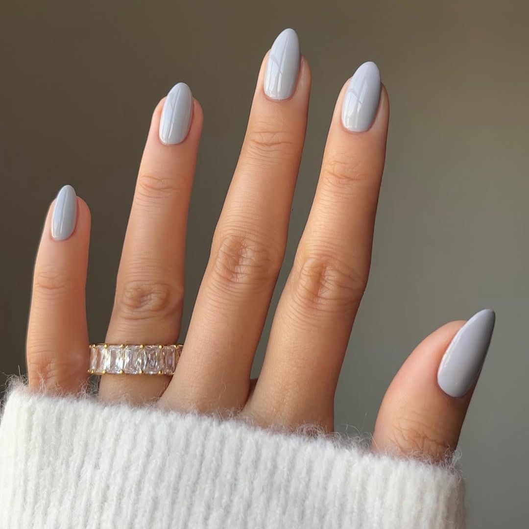 Manicura 'icy blue', la tendencia viral que te convencerá de probar las uñas azules