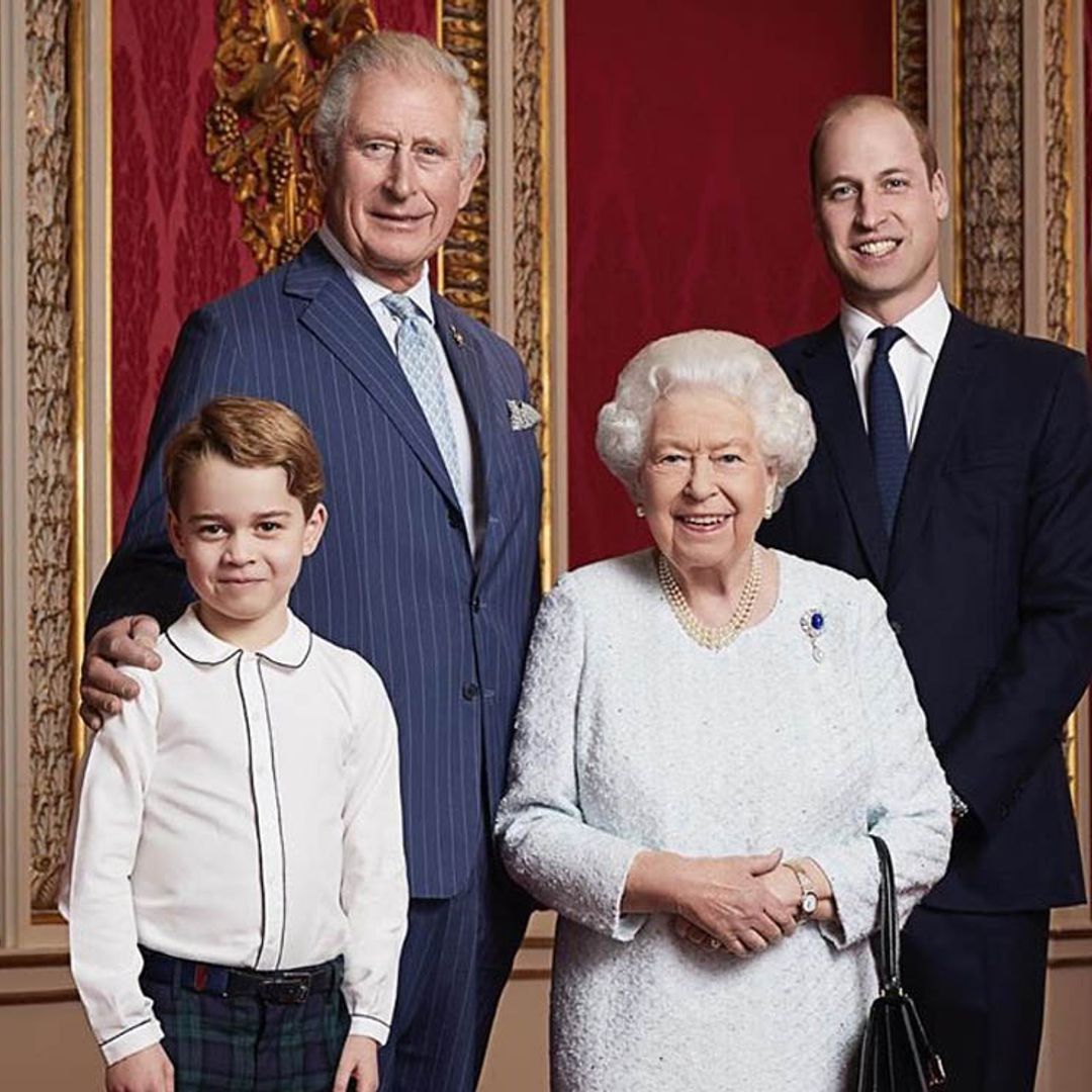 George de Cambridge, el gran protagonista del nuevo posado que reúne el presente y futuro de la Corona británica