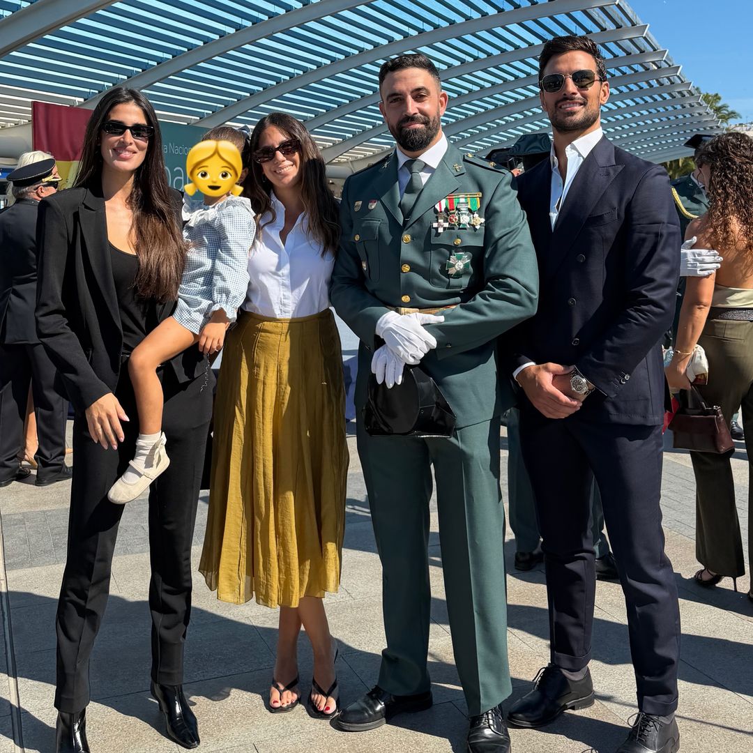 Jaime Astrain presume de hermano: Carlos, Comandante de la Guardia Civil, celebra el día de la Patrona rodeado de su familia